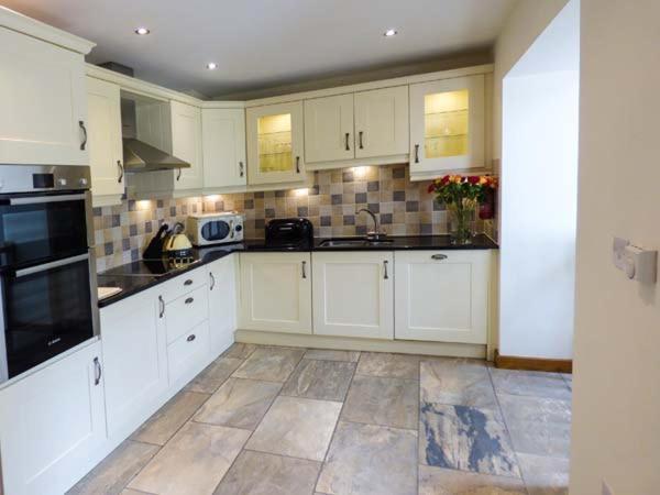 Ghyll Bank Cow Shed Villa Staveley  Bagian luar foto